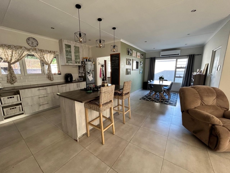5 Bedroom Property for Sale in Sunrise On Sea Eastern Cape